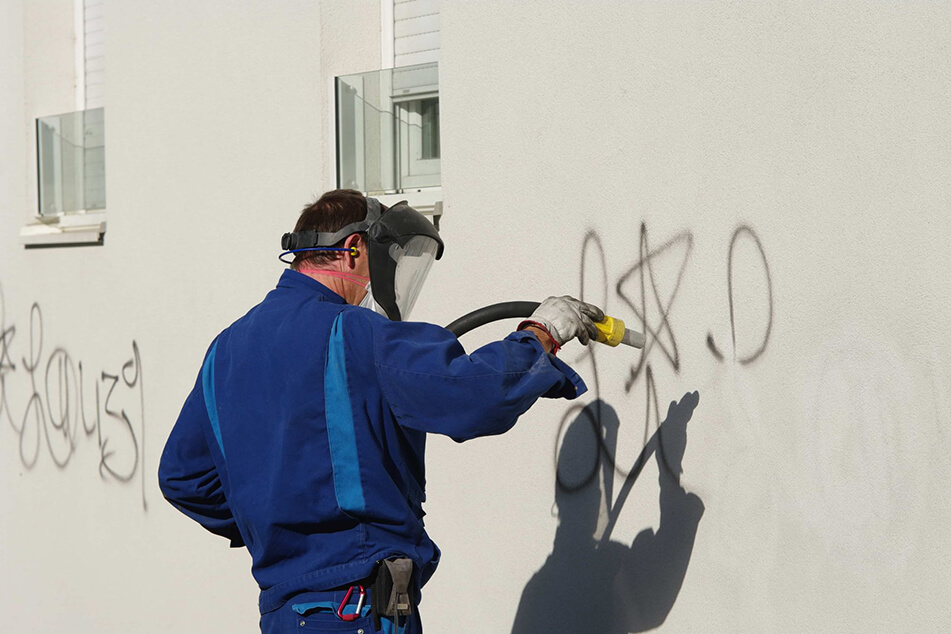 Graffiti_Hausmauer_Arbeiter_ASS