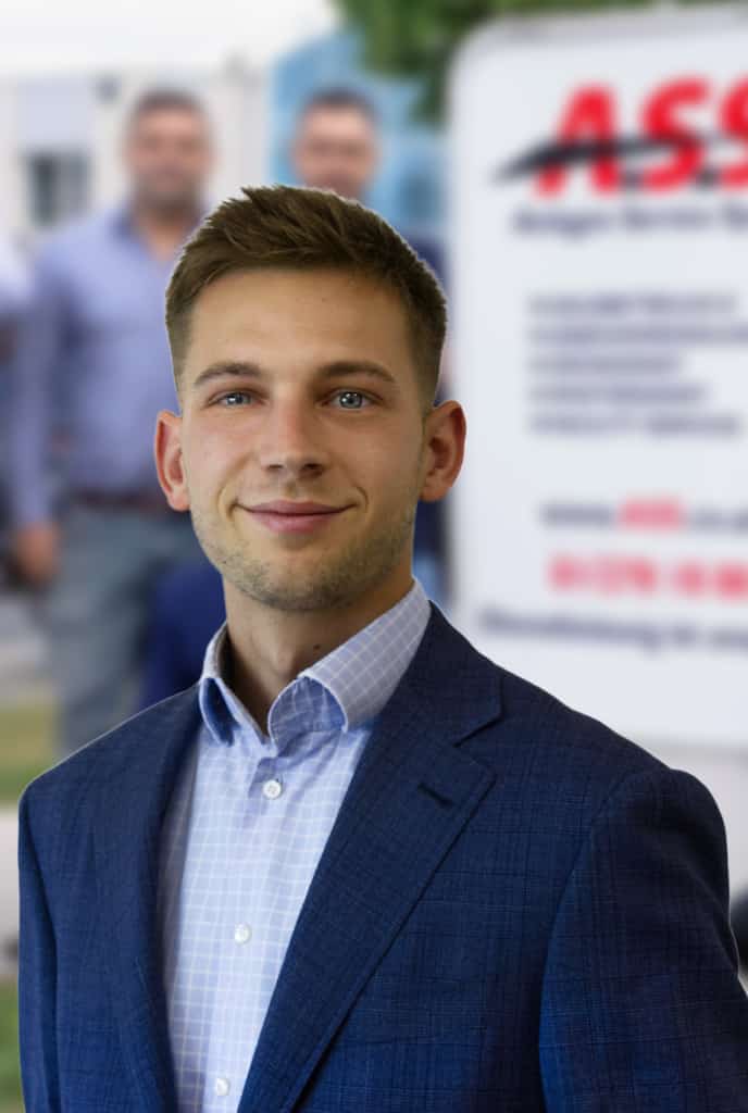 Herr Lukas Höbinger