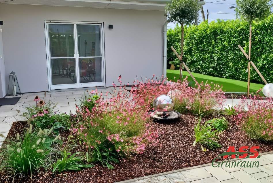 Design - Beet neu anlegen Baum pflanzen Gartengestaltung