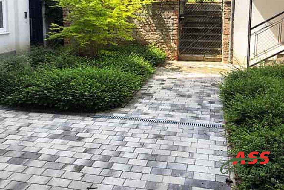 Pflastersteine Weg bauen Gärtner