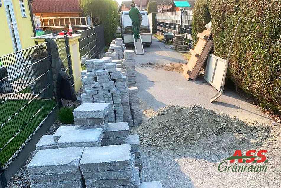 Natursteine Betonsteine Gartenweg