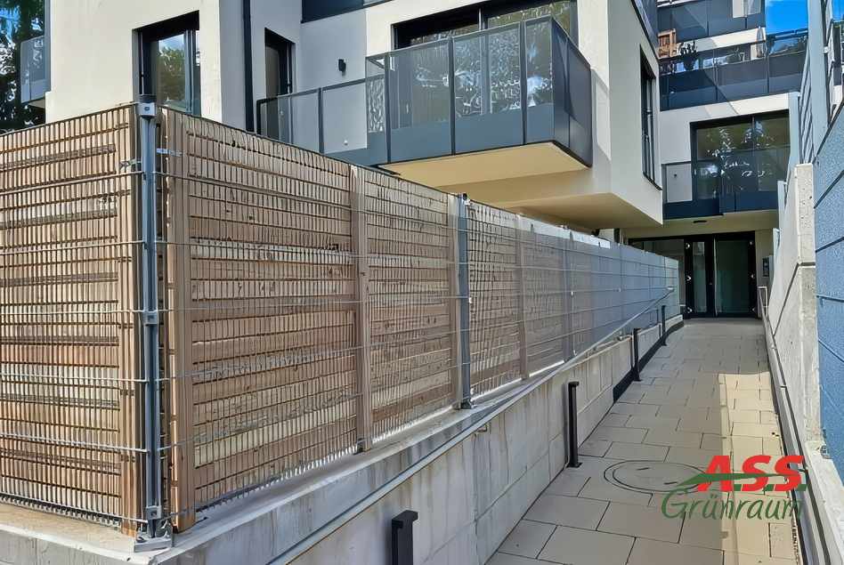 Sichtschutz-Holzverschalung-Wien