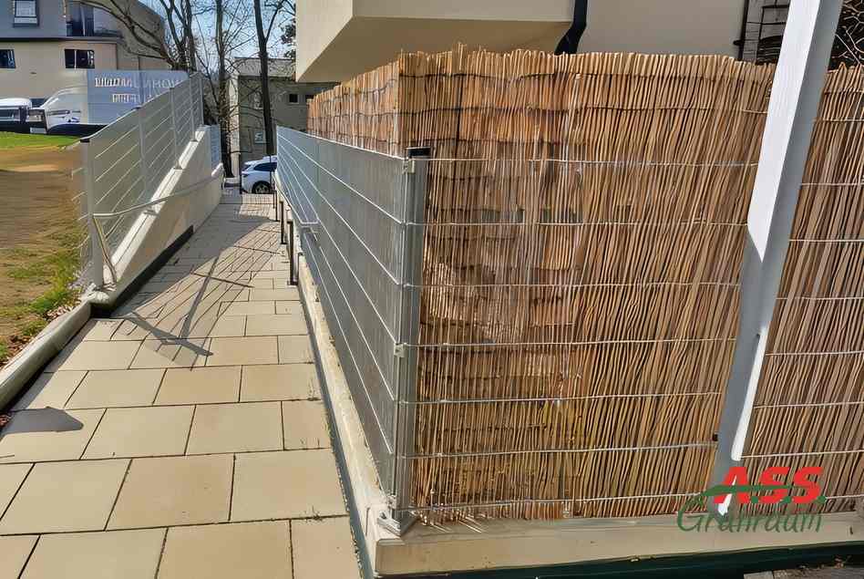 Zaun-Sichtschutz-Gärtnermeister Sichtschutz naturnah Gartenzaun