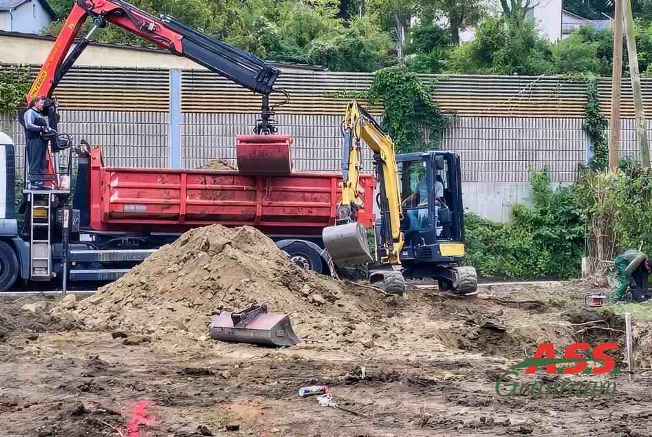 Erdarbeiten-Gärtnermeister Erdarbeiten-Gartenrodung