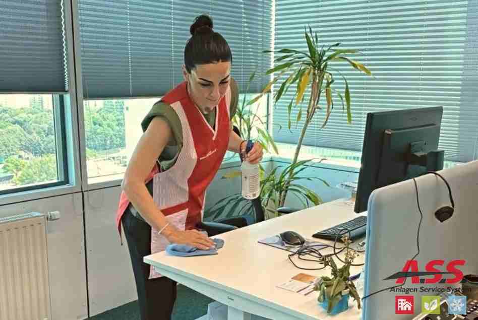 Arbeitsplatzreinigung Wien Arbeitsfläche Büro Schreibtisch reinigen