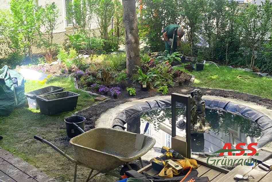 Hofgartenflächen mit Gartenteich  A.S.S.