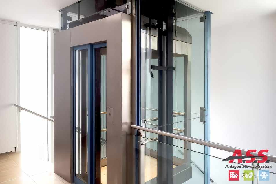 Reinigung-Liftkabine-Glas